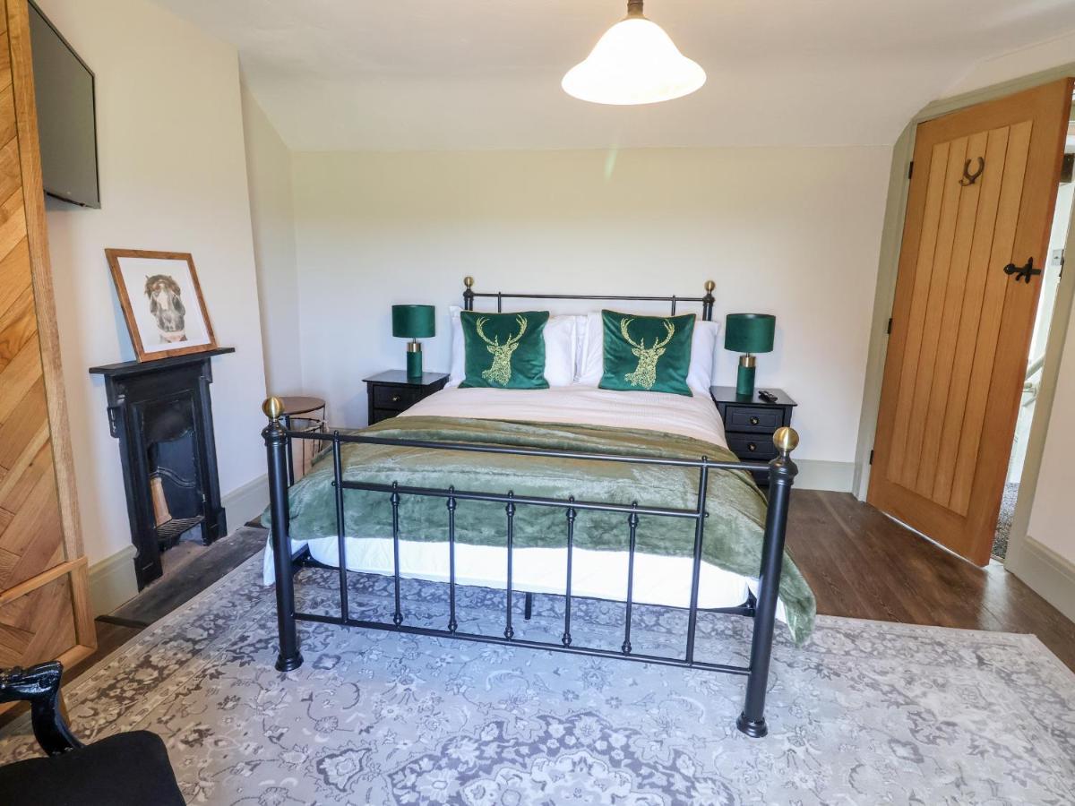 3 Penllan * Holywell (Flintshire)